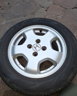 Cerchi in lega 14" con pneumatici estivi 185/60R14