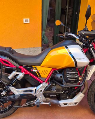  Moto guzzi V85 tt
