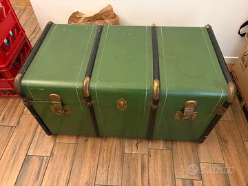 Baule Verde Vintage in Legno e Ottone