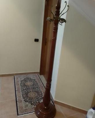 Appendiabiti in legno