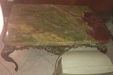 tavolino onice e struttura in metallo 