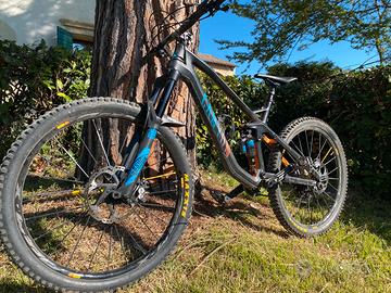 Bici enduro e downhill full canyon strive CF