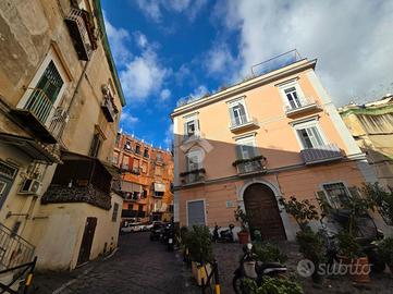 MONOLOCALE A NAPOLI