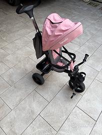 Triciclo con guida assistita posteriore