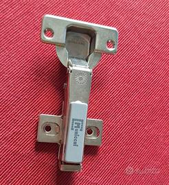 Cerniere per ante cucina