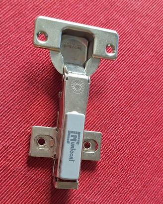 Cerniere per ante cucina