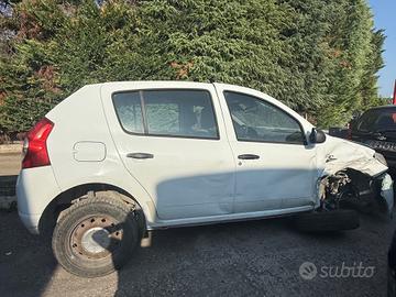 DACIA SANDERO RICAMBI USATI