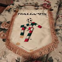 Calcio raro gagliardetto Italia 90
