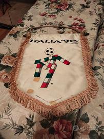 Calcio raro gagliardetto Italia 90