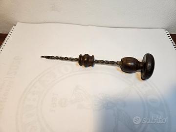 Antico trapano manuale 