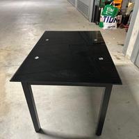 Tavolo con piano in vetro