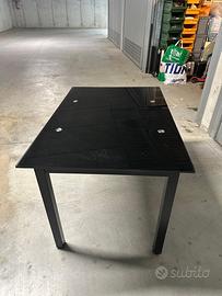 Tavolo con piano in vetro