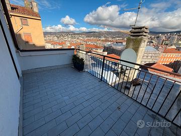 Super Attico indipendente con terrazzo