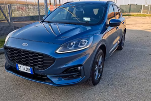 kuga plug in st line