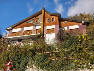 Villa di 348 m² con più di 5 locali e box auto dop