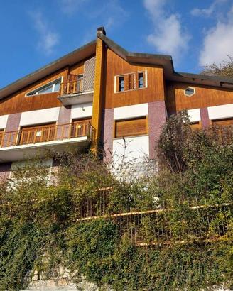 Villa di 348 m² con più di 5 locali e box auto dop
