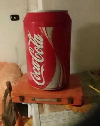 Cucina e frigo coca cola