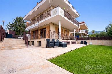 PORZIONE DI BIFAMILIARE A FORMIA