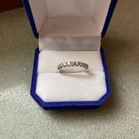 Anello veretta in oro bianco 18 kt con diamanti