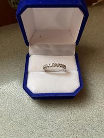 Anello veretta in oro bianco 18 kt con diamanti