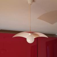 Bellissomo lampadario in vetro rosso e bianco 