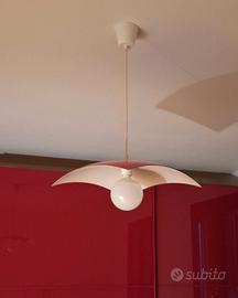 Bellissomo lampadario in vetro rosso e bianco 