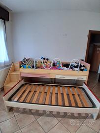 2 letti con scrivania e cassetti 