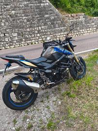 Suzuki GSR750