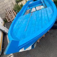Barca di legno . Gozzo