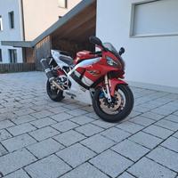 yamaha r1
