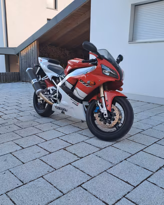 yamaha r1