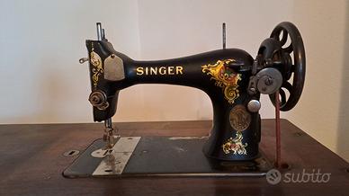 Macchina da cucire d'epoca marca Singer