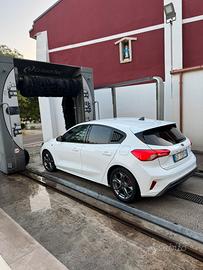 FORD Focus  ST- Line