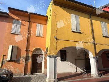 Casa indipendente di 310 m² con più di 5 locali a 