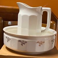 Brocca e catino in ceramica