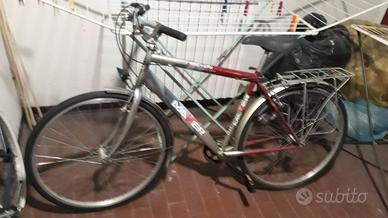 bici da uomo grigia rossa 28
