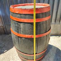 Antica vecchia botte per vino rustica Trulli