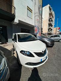 Lancia Ypsilon Hybrid 1.0 Firefly 70cv S&S GOLD