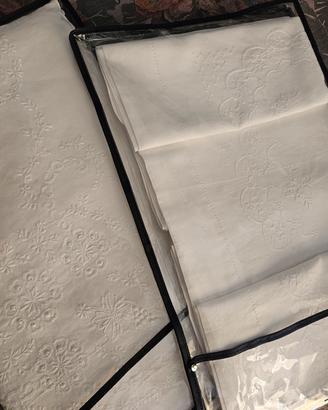 Set coperta e lenzuola in lino ricamato a mano 