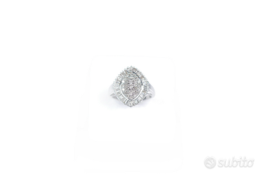 Anello in oro con diamanti