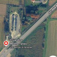 Area espositiva su strada provinciale