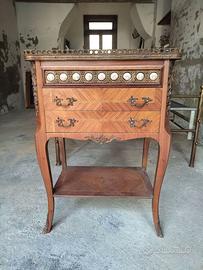 Mobiletto Luigi XV con Intarsi e Porcellane