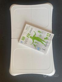Nintendo Wii Balance Board + Gioco Wii Fit Plus