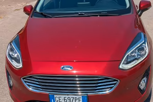 Ford Fiesta Titanium rossa metallizzata gpl