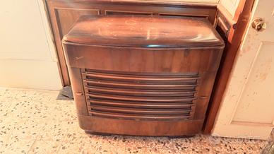 Radio d’epoca Magnadyne con giradischi anni ’50