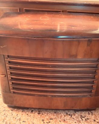 Radio d’epoca Magnadyne con giradischi anni ’50