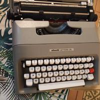 Macchina da scrivere Olivetti 35 L . Vintage  