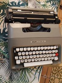 Macchina da scrivere Olivetti 35 L . Vintage  