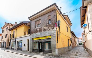 TERRATETTO CON LOCALE COMMERCIALE A SANTENA !!!