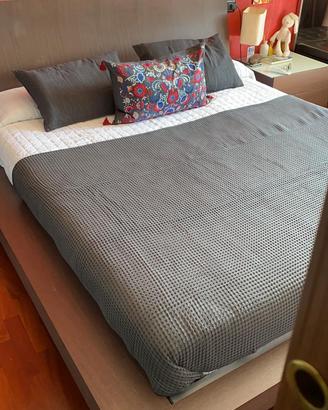 Letto in stile giapponese con rete